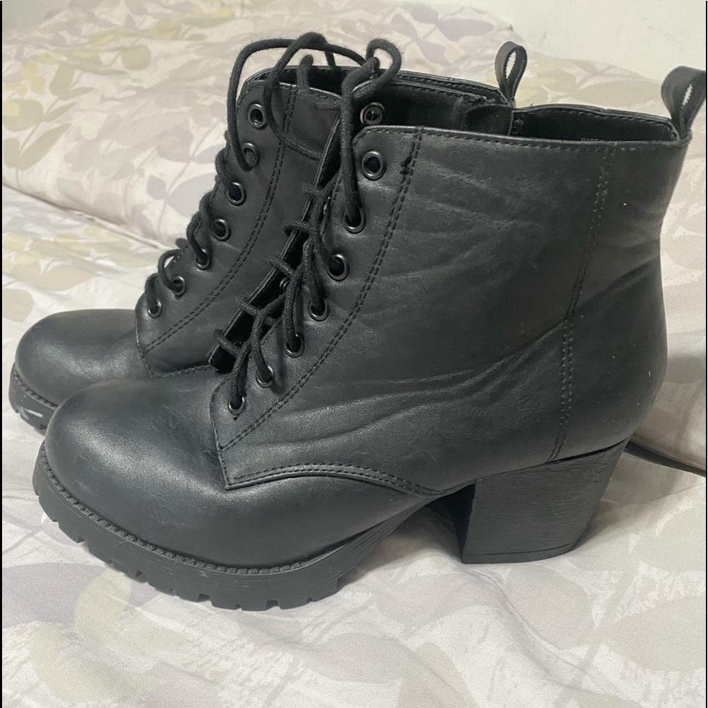 Soda boots Size 7